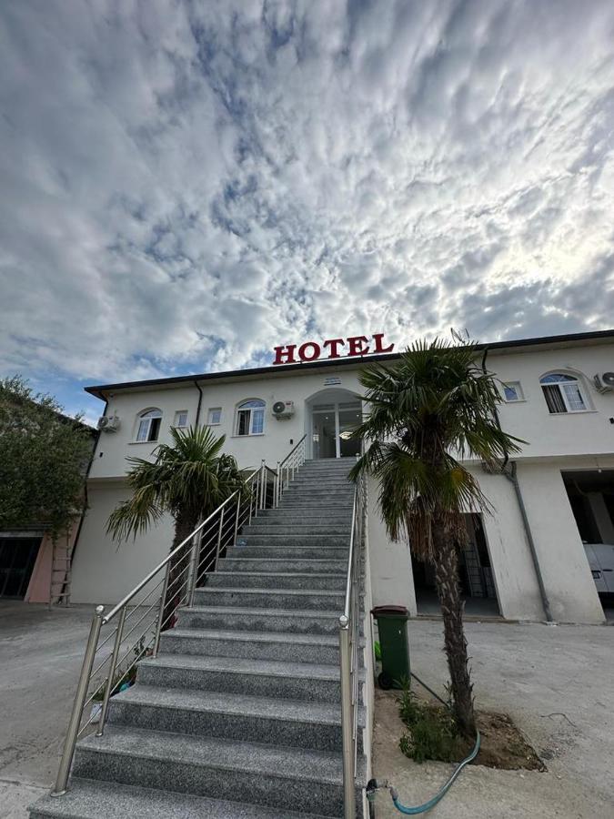 Deja's Ford Hotel A & V Dodani מראה חיצוני תמונה