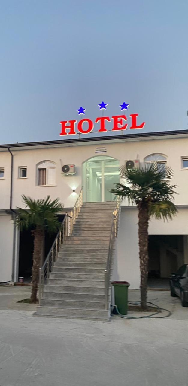 Deja's Ford Hotel A & V Dodani מראה חיצוני תמונה